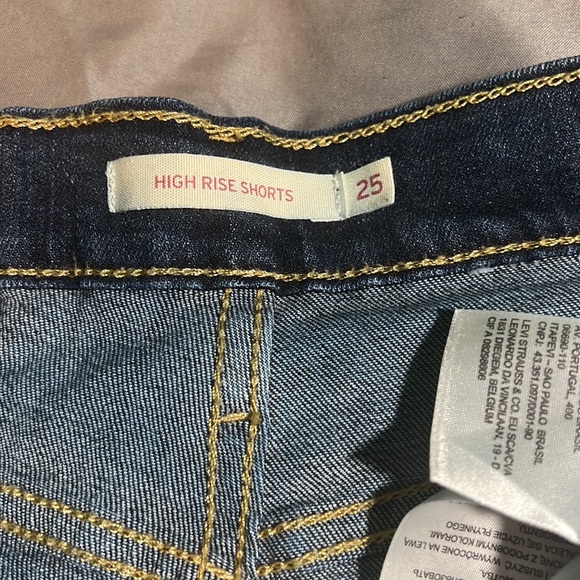 High rise Levis Shorts brand new - Picture 4 of 4